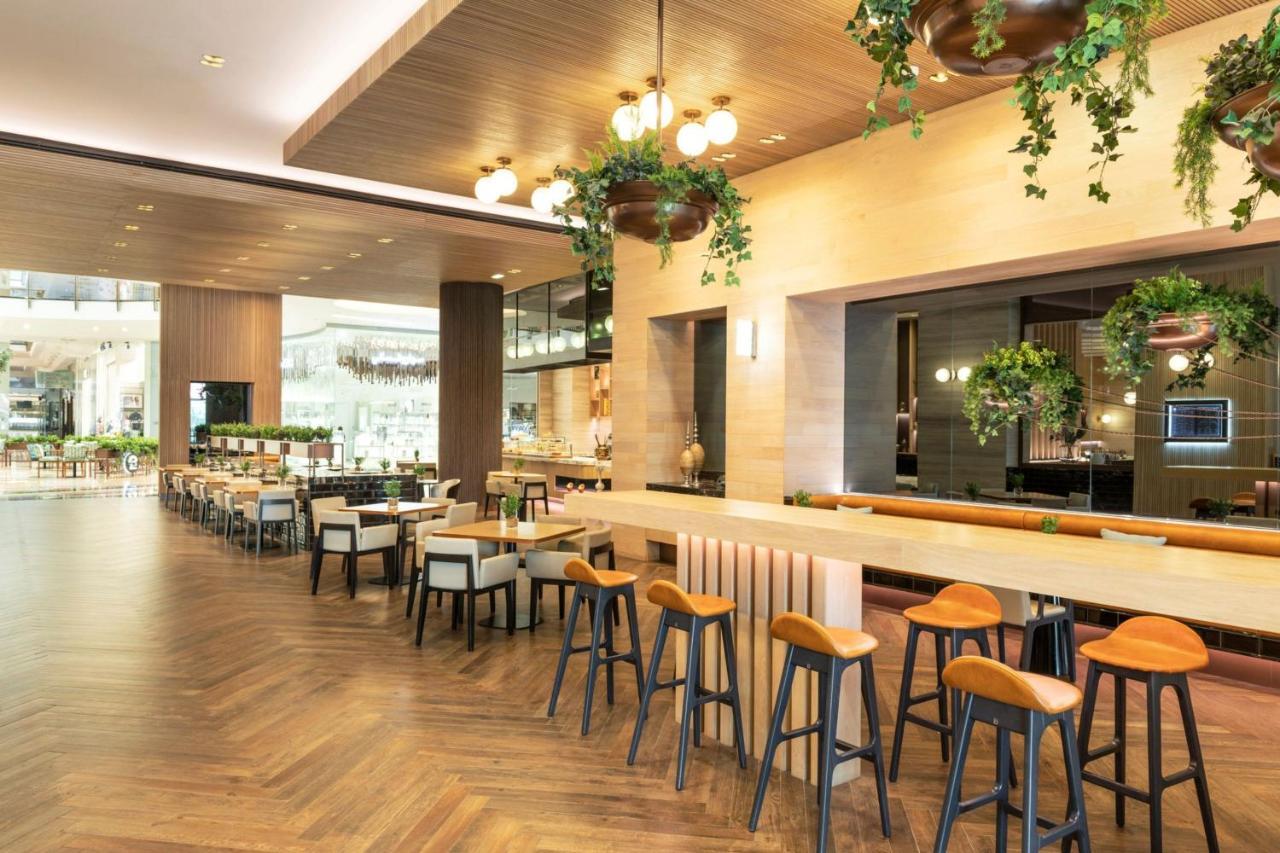 The Westin City Centre Bahrain Al Manamah Esterno foto The lounge at the airport