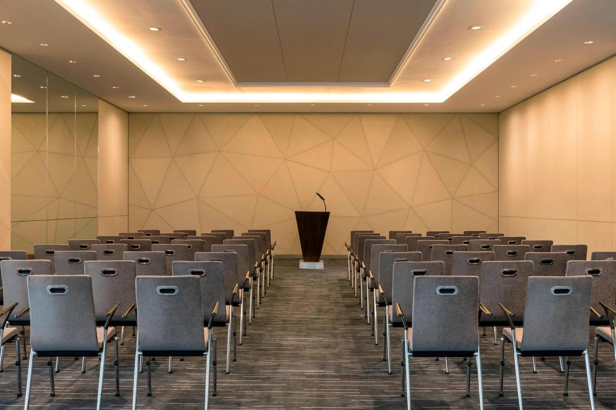 The Westin City Centre Bahrain Al Manamah Esterno foto The auditorium