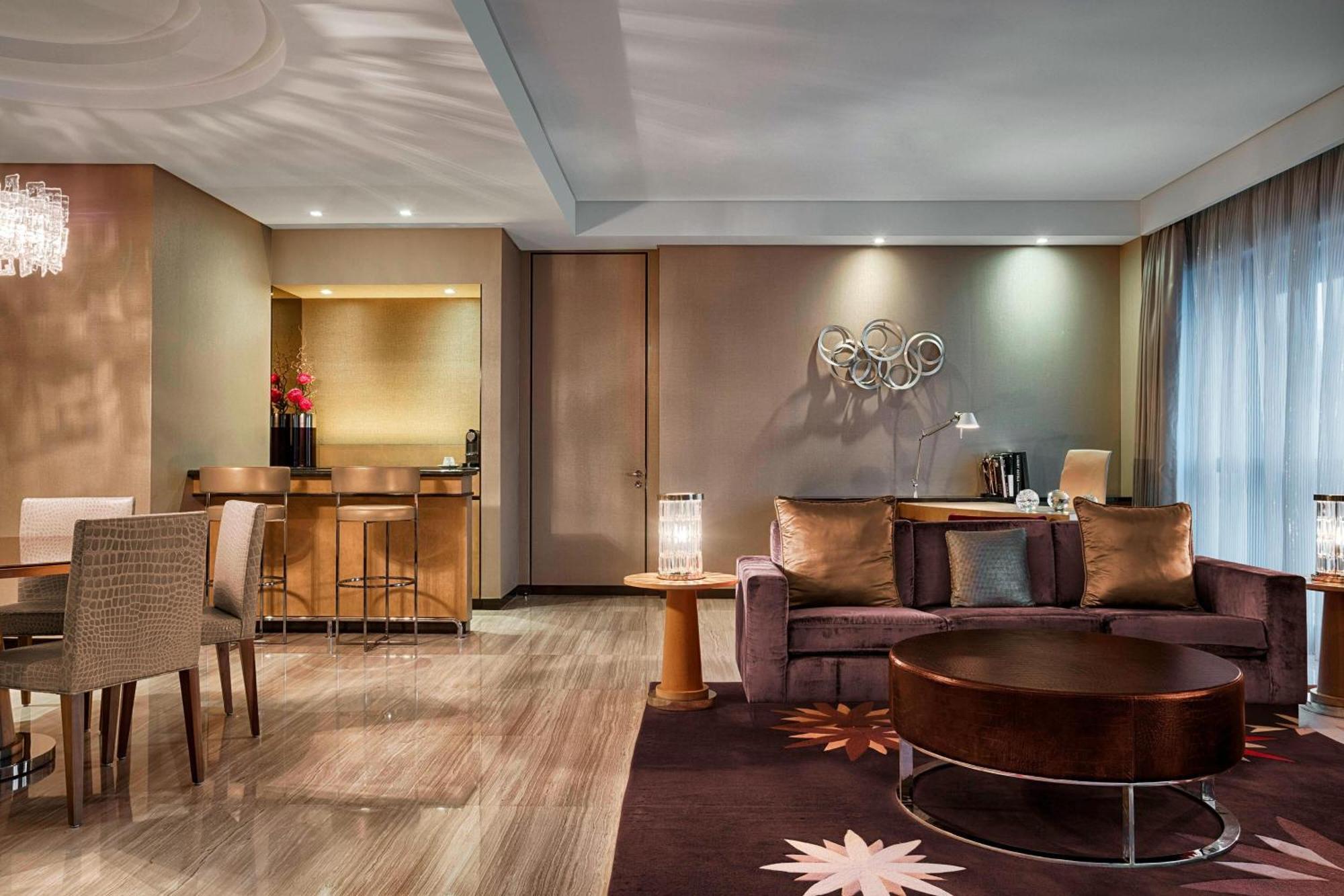 The Westin City Centre Bahrain Al Manamah Esterno foto A suite at the hotel